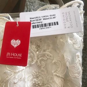 JJs house wedding dress size 12